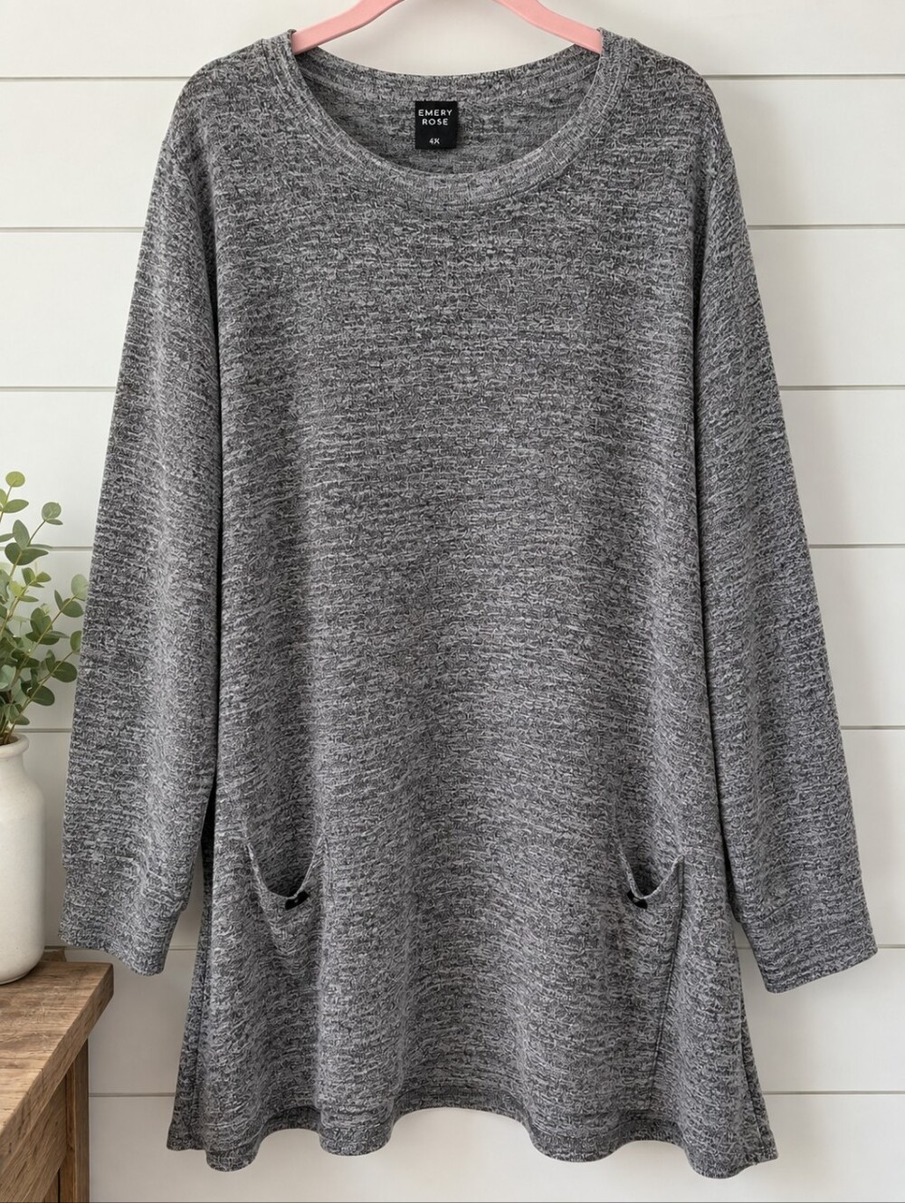 Cozy Gray Knit Long-Sleeve Tunic with Pockets